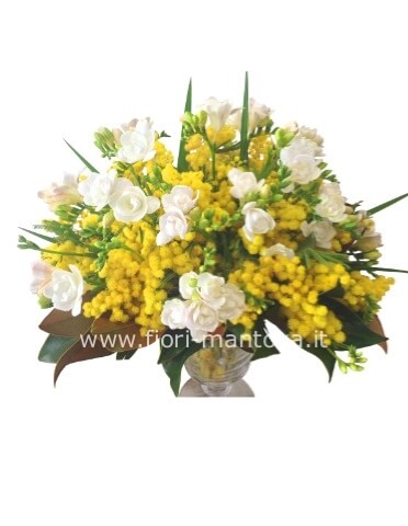 Bouquet di fresie e mimosa